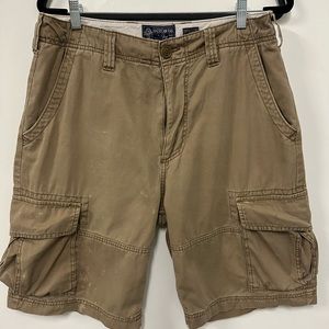Cargo shorts, Beige, and vintage look! 32 waist and comfortable fit.